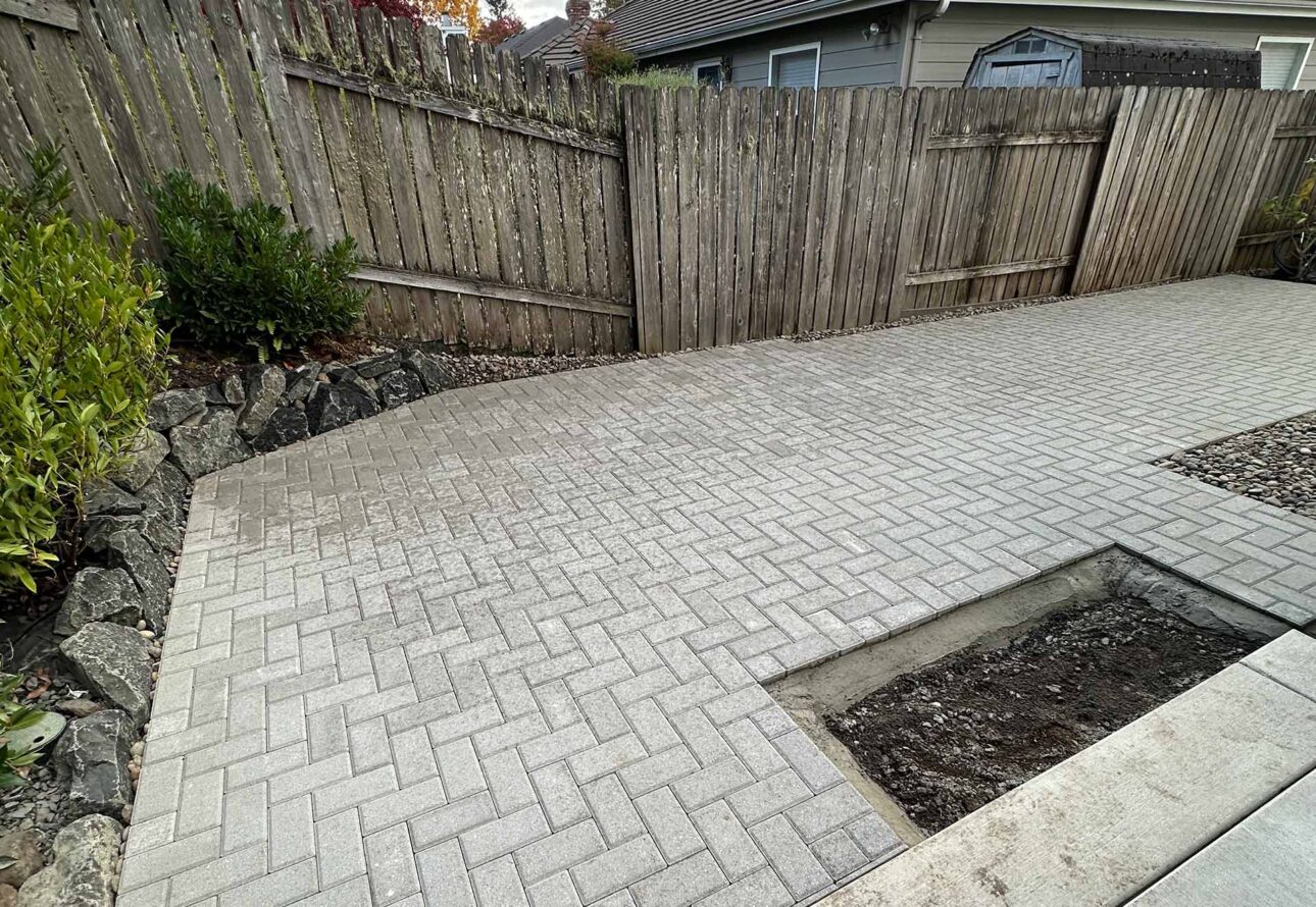 landscaping in Salem patio pavers